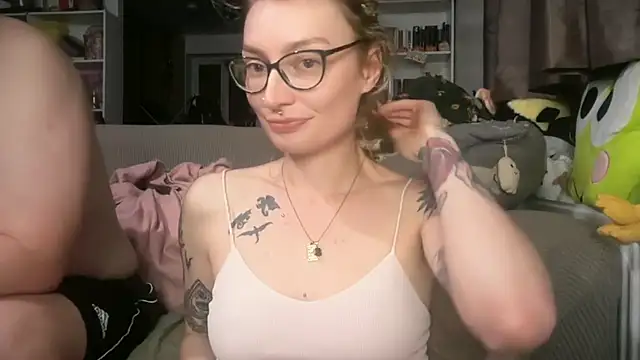 Snapshot of harleyblair chatting on 07/14/26, 02:05 harleyblair online show from 07/14/26, 02:05
