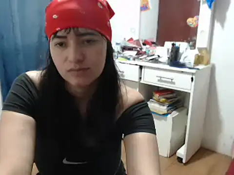 annie clark2 online show from 12/10/24, 10:47