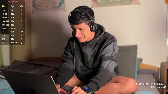 Snapshot of jim_dj chatting on 07/19/26, 08:45 jim dj online show from 07/19/26, 08:45