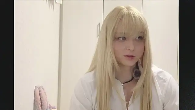 Snapshot of Mia032 chatting on 10/25/25, 02:02 Mia032 online show from 10/25/25, 02:02