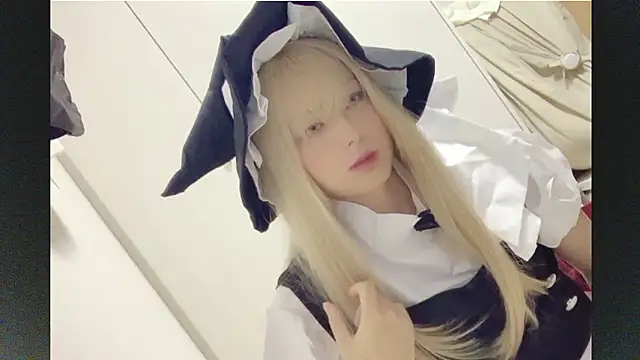 Mia032 online show from 10/31/25, 02:18