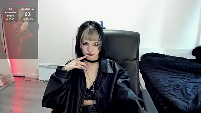 LiyaLuna online show from 10/10/25, 10:47