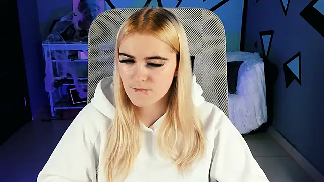 Stef Nicks online show from 10/28/25, 09:02