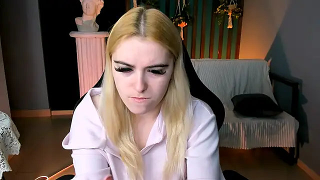 Stef Nicks online show from 06/06/26, 05:56
