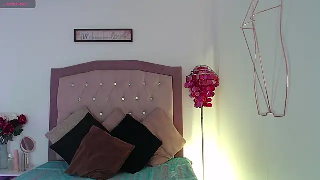 Snapshot of AmelieAndAce chatting on 09/20/25, 02:51 AmelieAndAce online show from 09/20/25, 02:51