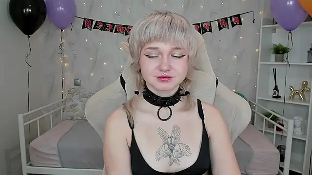 Tori Cutie online show from 10/26/25, 12:05