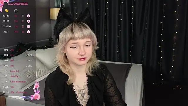 Tori Cutie online show from 11/28/25, 12:02