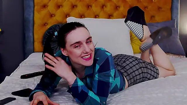 Jessica White  online show from 04/10/26, 03:45