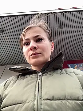 IsabellaEtha online show from 10/31/25, 10:38