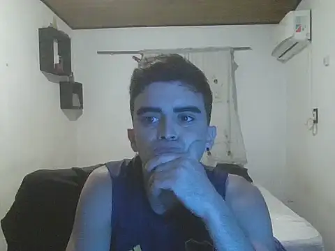 Snapshot of Rodrigo99_9 chatting on 04/14/26, 04:46 Rodrigo99 9 online show from 04/14/26, 04:46