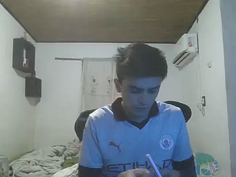 Snapshot of Rodrigo99_9 chatting on 05/20/26, 02:01 Rodrigo99 9 online show from 05/20/26, 02:01