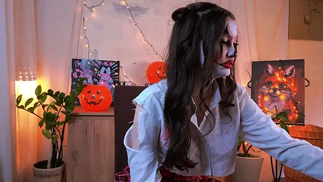 EvaDowe online show from 10/31/25, 02:56