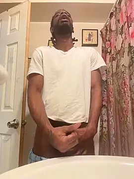 Snapshot of BigBDMari chatting on 11/28/25, 12:24 BigBDMari online show from 11/28/25, 12:24