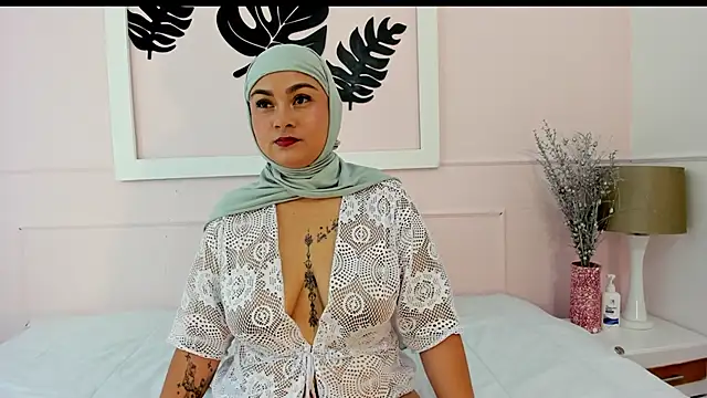 azaharaaa  online show from 09/30/25, 11:26