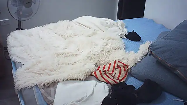 Linh linh01 online show from 10/27/25, 12:09