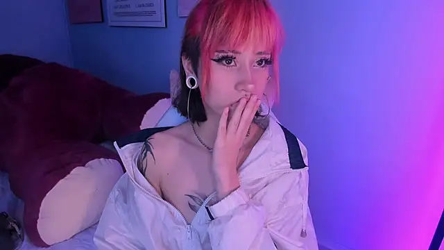 Snapshot of Hannahpage chatting on 05/20/26, 12:22 Hannahpage online show from 05/20/26, 12:22