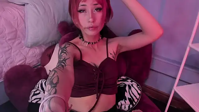 Snapshot of Hannahpage chatting on 06/12/26, 12:37 Hannahpage online show from 06/12/26, 12:37