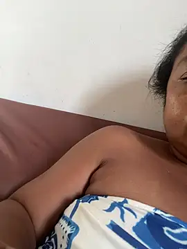 Snapshot of Kamilinha2 chatting on 02/24/26, 09:29 Kamilinha2 online show from 02/24/26, 09:29