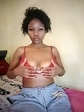 Seductive Yellow Titties online show from 11/12/25, 06:14