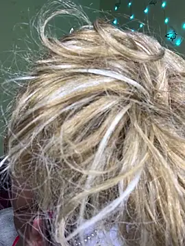 Seductive Yellow Titties online show from 03/31/26, 11:27