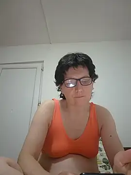 Vera Elle online show from 04/19/26, 06:10