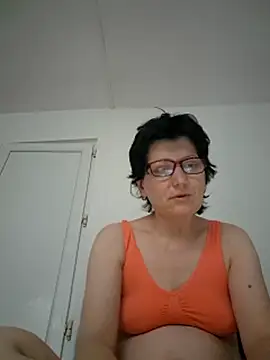 Snapshot of Vera_Elle chatting on 05/07/26, 04:56 Vera Elle online show from 05/07/26, 04:56