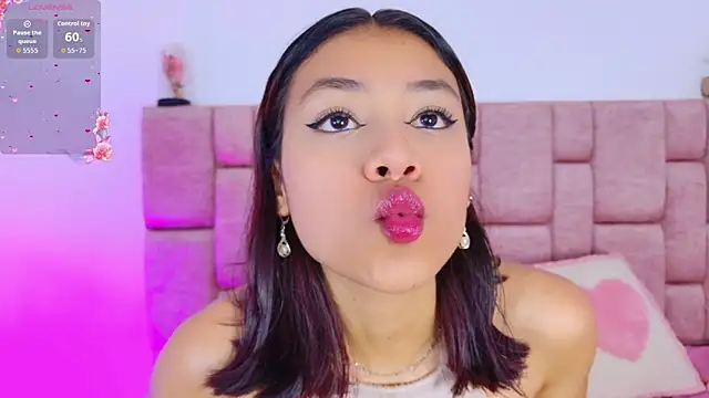 Snapshot of ScarlettLuxe chatting on 11/25/25, 01:00 ScarlettLuxe online show from 11/25/25, 01:00