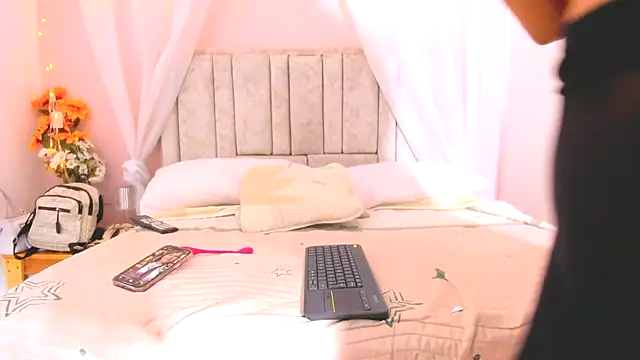 Rachellcooperrr online show from 10/20/25, 10:49