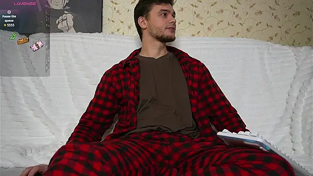 johnstoneisland online show from 12/22/25, 09:17