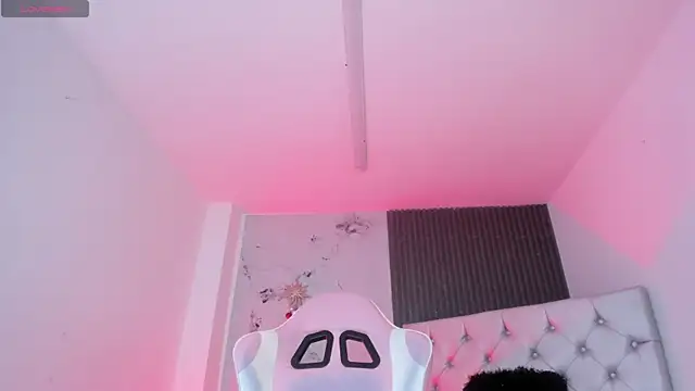 chloesagee online show from 12/19/25, 11:45