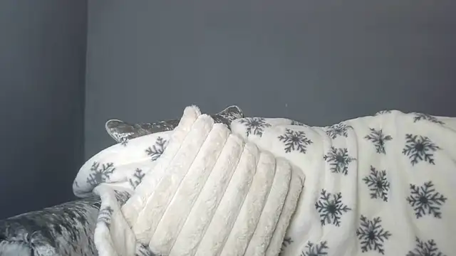 Snapshot of OliviaRyan22 chatting on 12/05/25, 08:34 OliviaRyan22 online show from 12/05/25, 08:34