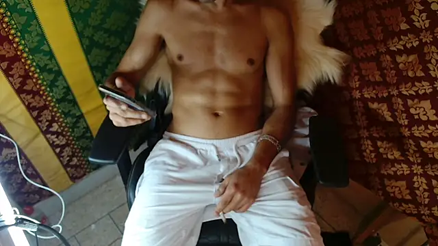 JUSTFORRICH online show from 04/16/26, 03:24