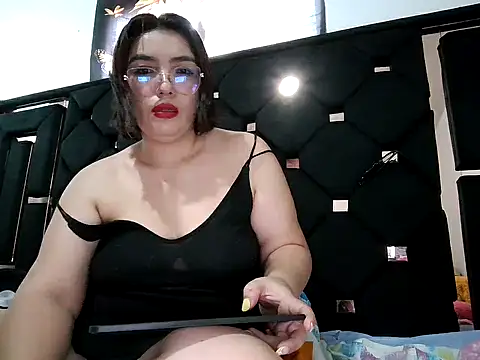 Snapshot of vegacristal88 chatting on 05/07/26, 09:31 vegacristal88 online show from 05/07/26, 09:31