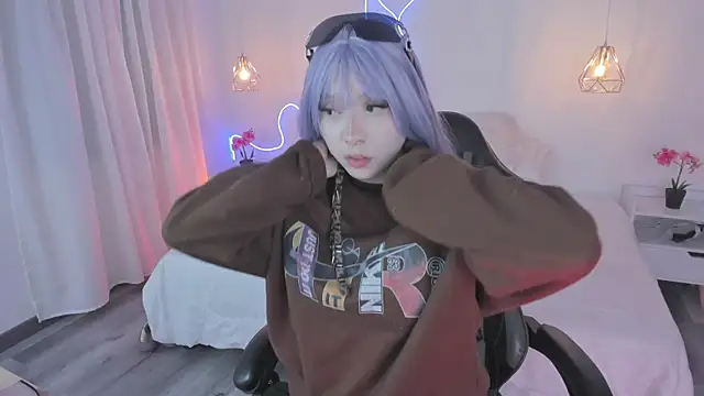 Snapshot of Noahcryptic chatting on 11/19/25, 06:24 Noahcryptic online show from 11/19/25, 06:24