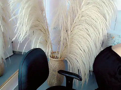 nathalialoes1 online show from 10/17/25, 07:16