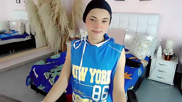 nathalialoes1 online show from 11/26/25, 10:11