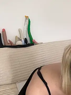Snapshot of Lesamantssexy chatting on 05/15/26, 11:17 Lesamantssexy online show from 05/15/26, 11:17