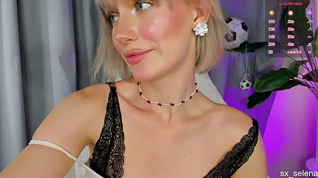 Ice Strawberry online show from 07/07/26, 07:23