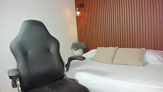 luccia smith online show from 09/12/25, 12:38