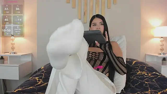 Snapshot of natachadiaz_ chatting on 10/18/25, 11:33 natachadiaz  online show from 10/18/25, 11:33