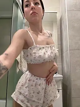 SakuraSara online show from 10/13/25, 04:12