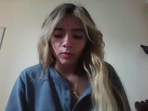 Snapshot of majo_gomez03 chatting on 11/06/25, 09:48 majo gomez03 online show from 11/06/25, 09:48