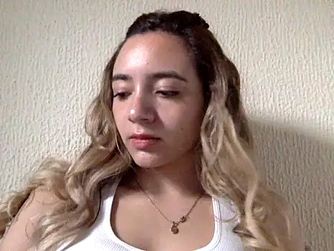 Snapshot of majo_gomez03 chatting on 04/14/26, 07:42 majo gomez03 online show from 04/14/26, 07:42