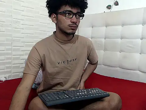 felipecams123 online show from 09/24/25, 01:20