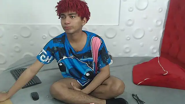 felipecams123 online show from 11/17/25, 02:28