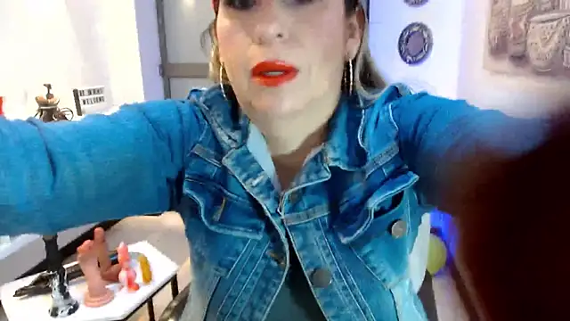 Snapshot of DianaPearls chatting on 05/09/26, 10:31 DianaPearls online show from 05/09/26, 10:31
