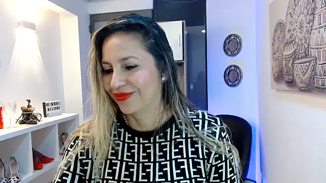 Snapshot of DianaPearls chatting on 05/11/26, 10:32 DianaPearls online show from 05/11/26, 10:32
