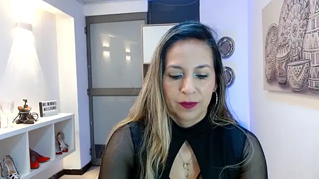 Snapshot of DianaPearls chatting on 05/19/26, 10:43 DianaPearls online show from 05/19/26, 10:43