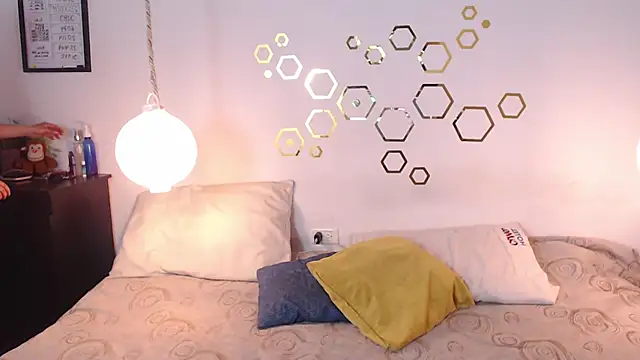 Snapshot of Provincute chatting on 10/04/25, 01:58 Provincute online show from 10/04/25, 01:58