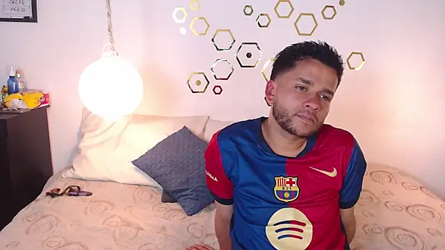 Snapshot of Provincute chatting on 10/13/25, 02:44 Provincute online show from 10/13/25, 02:44